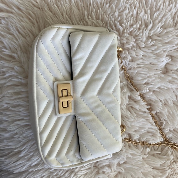 Forever 21 White Quilted Crossbody Bag with Gold Chain - Picture 3 of 6